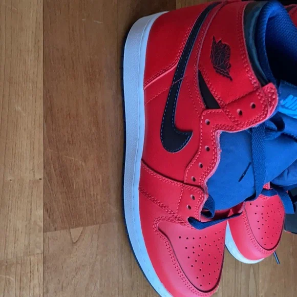 Sneakers - Picture 11 of 12